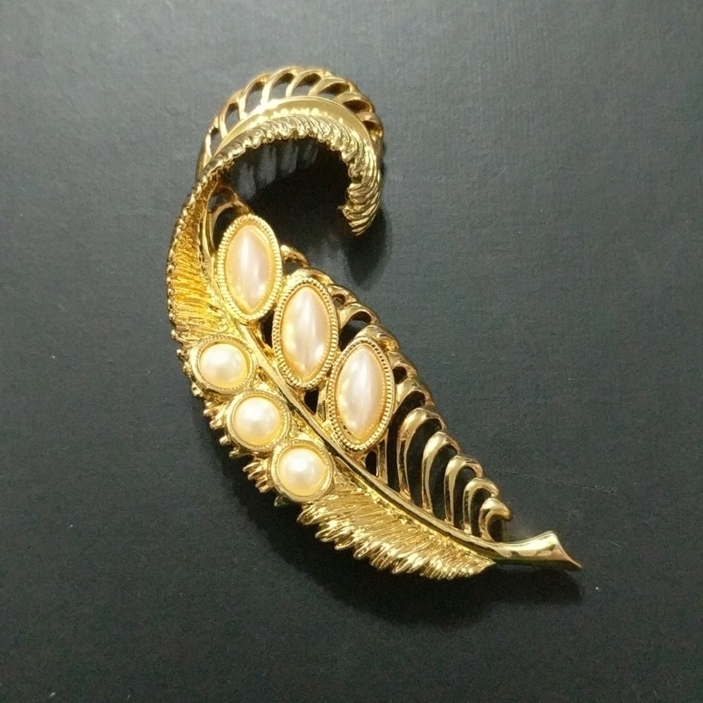 Vintage Gold Tone Faux Pearl Feather Statement Brooch Pin